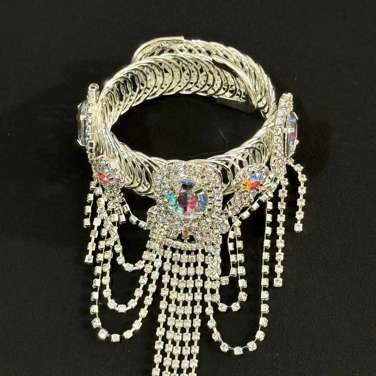 Fashionable and personalized tassel arm chain for girls with a high-end feel, rhinestone bracelet with open mouth accessories