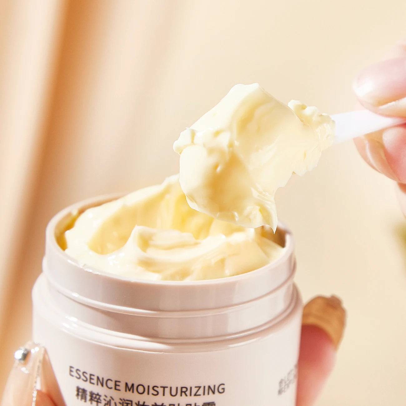 Apply the cream before makeup, moisturizing foundation cream - lasting moisturizing, creating a natural foundation