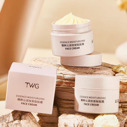 Apply the cream before makeup, moisturizing foundation cream - lasting moisturizing, creating a natural foundation