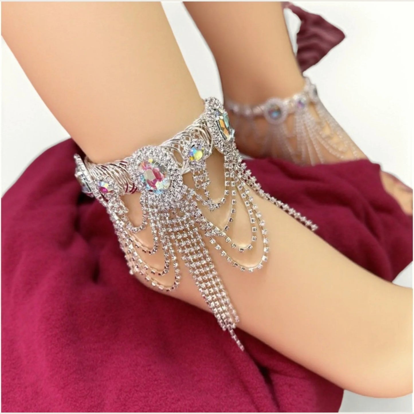 Fashionable and personalized tassel arm chain for girls with a high-end feel, rhinestone bracelet with open mouth accessories
