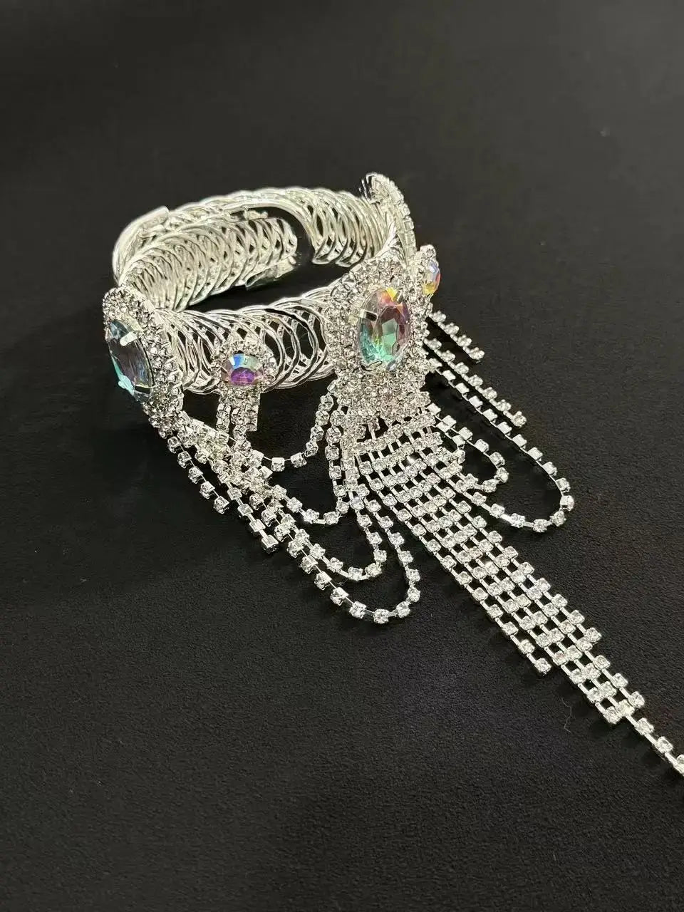 Fashionable and personalized tassel arm chain for girls with a high-end feel, rhinestone bracelet with open mouth accessories