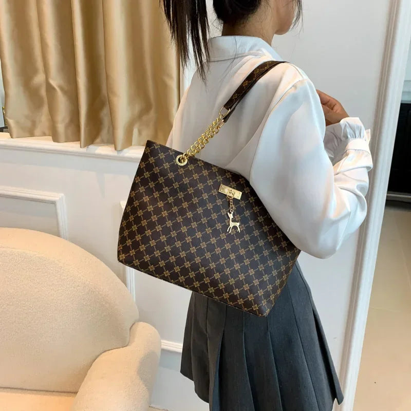 Women Luxury Design New Presbyopic Handbag Large Capacity Handbag Fashion Printing Shoulder Bag Trendy Shopping Bag with pendant