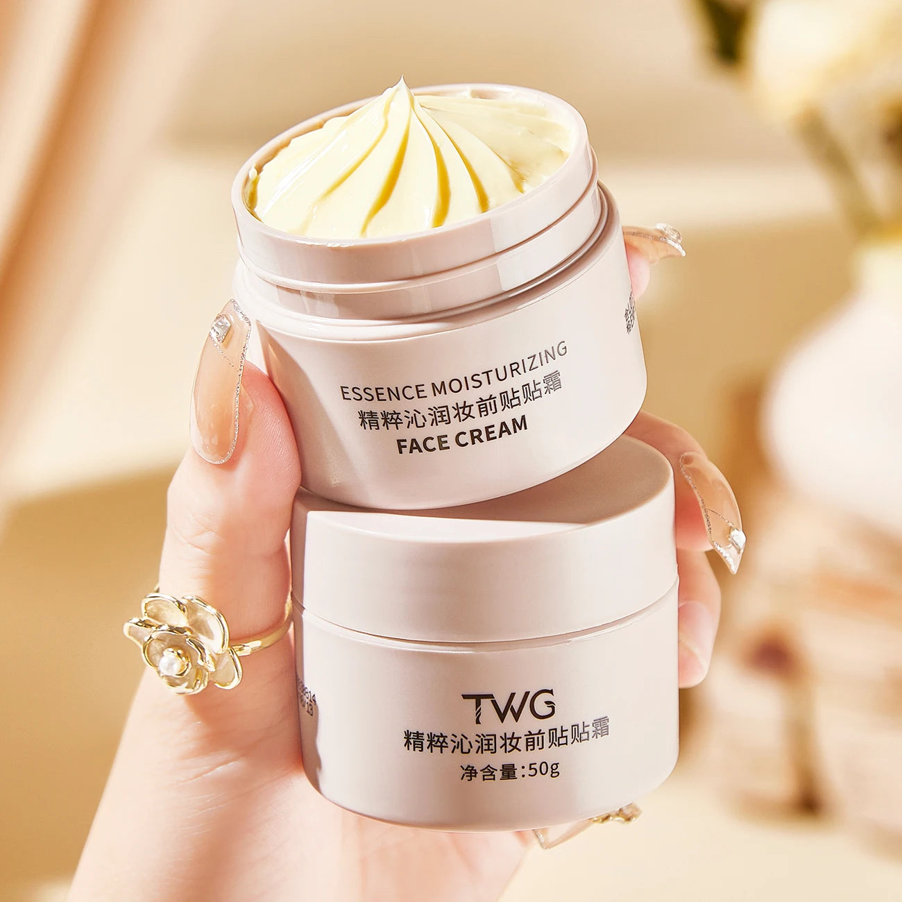 Apply the cream before makeup, moisturizing foundation cream - lasting moisturizing, creating a natural foundation