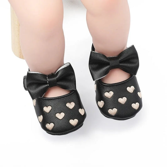 Fashion Non-slip Leather Baby Shoes Love Bow Soft Material Newborn First Walkers Multicolor Breathable Crib Shoes Toddler Girls